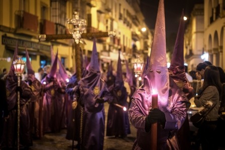 Cuida tu salud en Semana Santa; Costaleros, cargadores y porteadores
