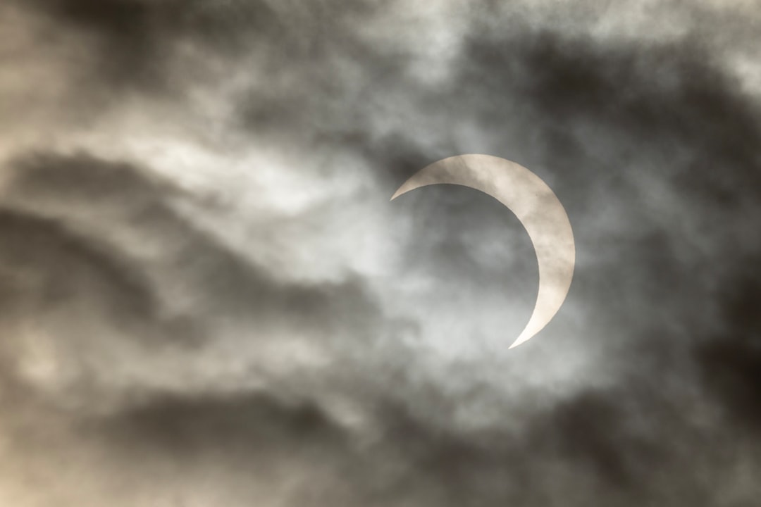 ¿Miraste el eclipse solar? No bajes la guardia ante tu salud visual.